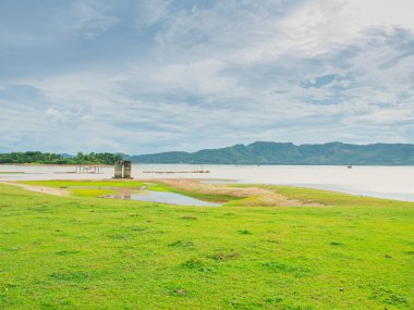 Parktaki gölün güzel manzarası
