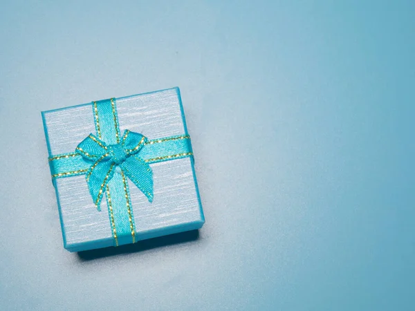 Blaue Geschenkbox Für Verliebte Auf Blauem Hintergrund Geschenkbox Für Das — Stockfoto