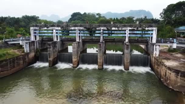 Luftaufnahme Eines Kleinen Staudamms Ländlichen Thailand Der Wasser Für Die — Stockvideo