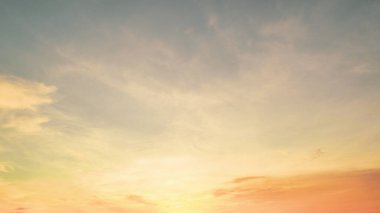 Akşamları güzel gökyüzünün renkleri