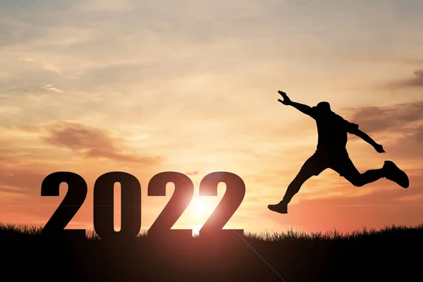 Feliz Año Nuevo 2022 Concepto Silueta Hombre Saltando Libre Felizmente — Foto de Stock