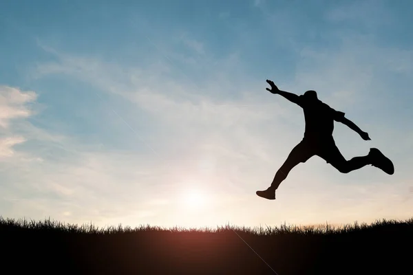 Новым 2022 Годом Концепция Силуэт Человека Прыгающего Свободно Счастливо — стоковое фото
