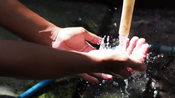 Man Washing Hands Outdoor Sunny Day — 图库视频影像