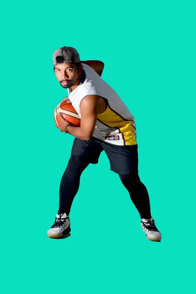 Retrato Corpo Inteiro Jogador Basquete Asiático Com Bola Isolada Fundo — Fotografia de Stock