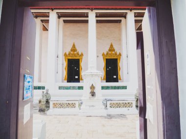 24 Şubat 2022 'de Bangkok, Tayland' daki eski bir şehir gezisi sırasında güzel bir tapınak..