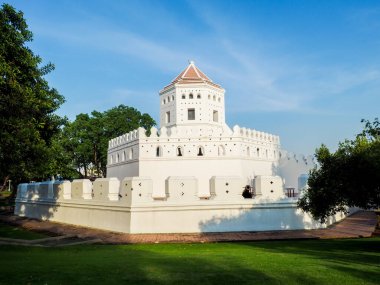 24 Şubat 2022 'de Bangkok' un Eski Kenti, Bangkok, Tayland turu sırasında çok güzel bir topçu kalesi..