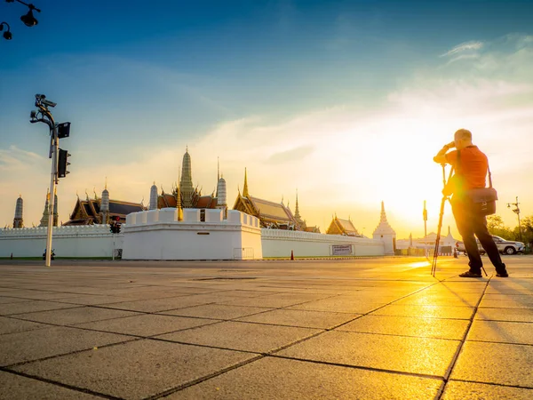 Turistas Tirando Fotos Wat Phra Kaew Morakot Importante Templo Tailândia — Fotografia de Stock