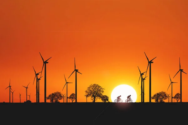 Sauberes Energiekonzept Radfahrer Einem Schönen Windmühlenfeld Das Strom Erzeugt — Stockfoto