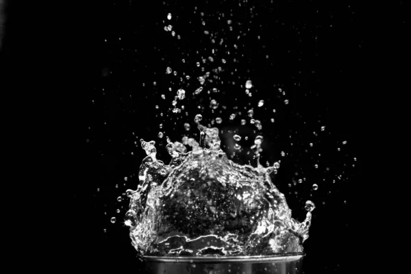 Νερό Σκορπισμένο Μαύρο Φόντο Πιτσιλιές Νερού Μαύρο Φόντο Απομονωμένο Splash — Φωτογραφία Αρχείου