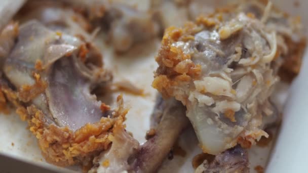 Conceito Desperdício Alimentar Ossos Frango Frito Restaurante — Vídeo de Stock