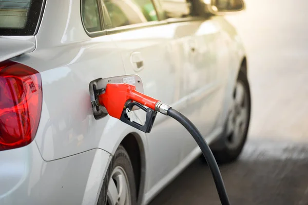 Coches Estacionados Mientras Repostan Inyector Combustible Bomba Aceite —  Fotos de Stock