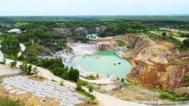 Alçıtaşı Madeninin Geniş Bir Çukurunun Havadan Görünüşü Büyük Bir Alçı — Stok video