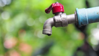 Leaking tap do not save water, waste water unprofitable.