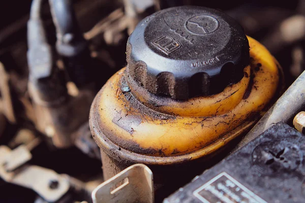 Dirty engine oil stains that have not been maintained. The concept of engine dirt can cause engine failure.