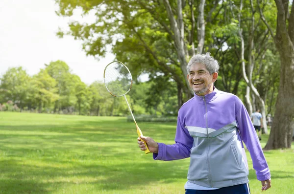 Happy Senior Man Playing Badminton Park Old Man Grey Hair — Fotografia de Stock