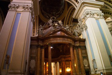 Kilise eski kapalı heykeller sanat mimarisi binası