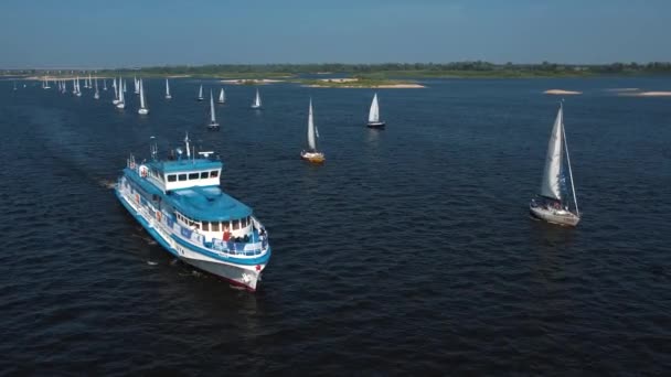 Nizhniy Novgorod Ryssland21 Ett Stort Antal Segelbåtar Rör Sig Tillsammans — Stockvideo