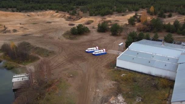 Nizjnij Novgorod Rusland06 Boot Staat Aan Zandkust Bereidt Zich Voor — Stockvideo