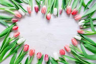 Kırmızı lale çiçekler yürekten rustik tablo Uluslararası Kadınlar Günü, doğum günü, Sevgililer günü için 8 Mart veya anneler günü - portre