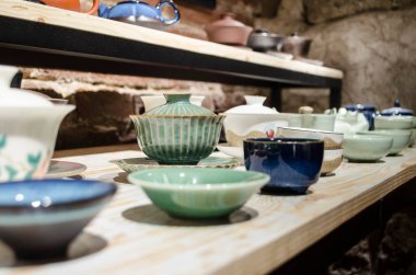 Çin çay seremonisi için kadehler. Ev gereçleri fotoğrafı.