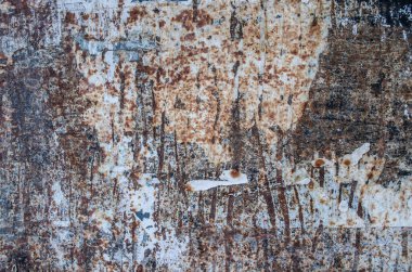 Yırtık reklamlar, eski mavi duvar resmi kâğıt dokuları. Grunge yüzeyi. Eski püskü alçı arka plan. Beton duvarda çatlak boya var. Kırık alçılı duvar dokusu ve tasarımınız için beyazlatıcı.