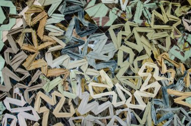 Savunmacılar için Ukraynalı kadınlar tarafından örülmüş askeri ağ kamuflajı. Askeri fotoğraf dokusu.