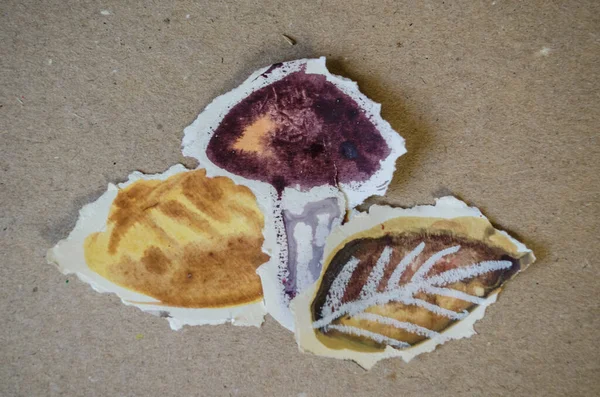 Gombák Őszi Levelek Dekoratív Elemek Alkalmazása Kraft Papírra Festve — Stock Fotó