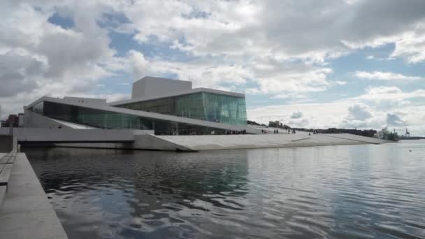 Oslo Norwegia Wrzesień 2021 Widok Zewnętrzny Budynek Norweskiej Opery Baletu — Wideo stockowe