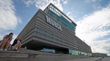 Oslo, Norveç. Eylül 2021. Şehir merkezindeki Edvard Munch müzesinin dış görünüşü.