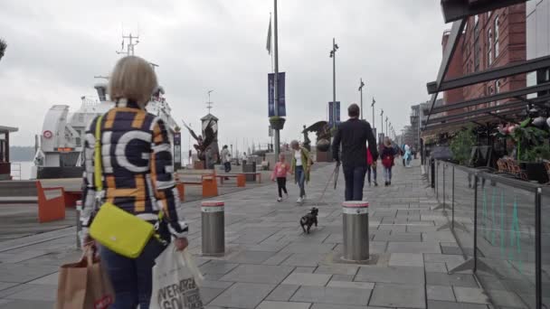 Oslo Norsko Září 2021 Průchod Lidí Kráčejících Podél Silnice Která — Stock video