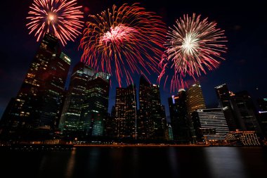 Singapur 'da yeni yıl arifesinde havai fişekler.