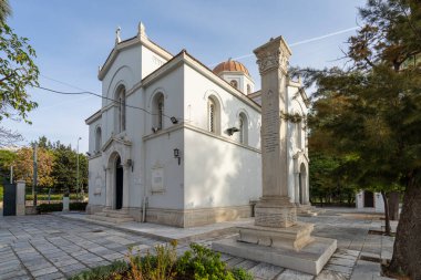 Atina, Yunanistan. Kasım 2021. Şehir merkezindeki Yunan Ortodoks Kilisesi 'nin dış görünüşü