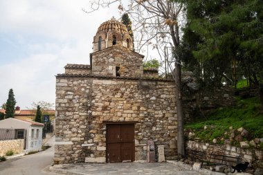 Atina, Yunanistan. Kasım 2021 'de şehir merkezindeki Yunan Ortodoks Şekil Değiştirme Kilisesi' nin dış görünüşü