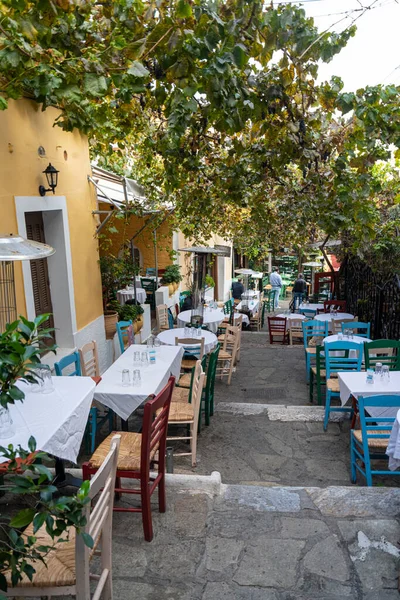 ギリシャのアテネ 2021年11月市内中心部の狭い通りの典型的な屋外の特性 — ストック写真