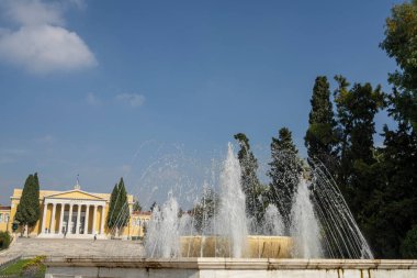 Atina, Yunanistan. Kasım 2021. Şehir merkezindeki Zappeion binasının panoramik dış görünüşü