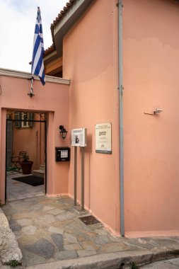 Atina, Yunanistan. Kasım 2021. Şehir merkezindeki Müze Adamı ve Aletleri Dış Görünümü