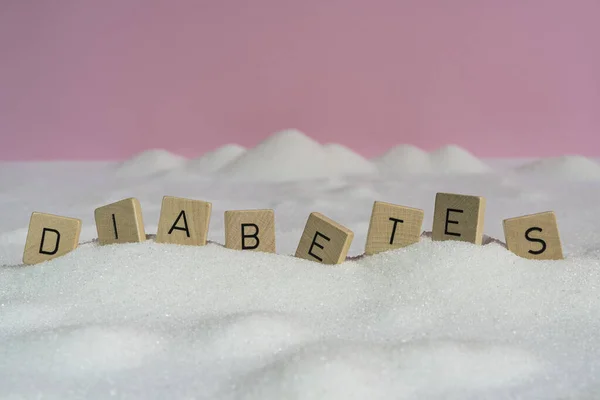 Letters Kleine Houten Deuvels Vormen Het Woord Diabetes Een Suikervlakte — Stockfoto