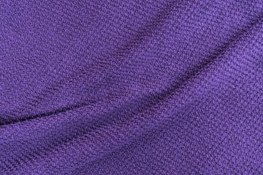 Kırışık mavi bir havlu.