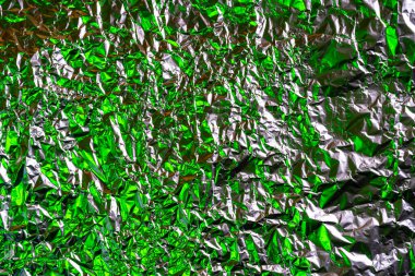 Renkli ışıklarla aydınlatılmış buruşmuş folyo arka plan