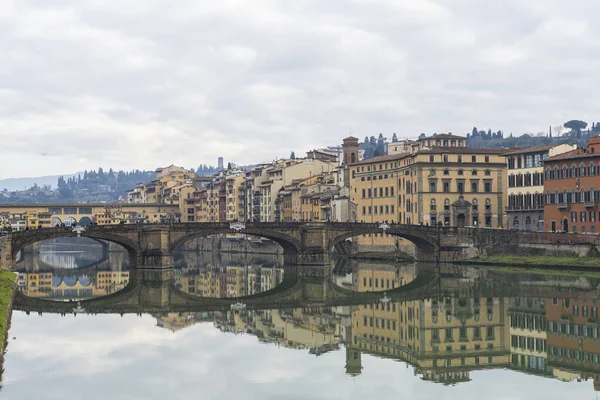 Florencja Włochy Styczeń 2022 Most Santa Trinita Rzece Arno Wyrafinowany — Zdjęcie stockowe
