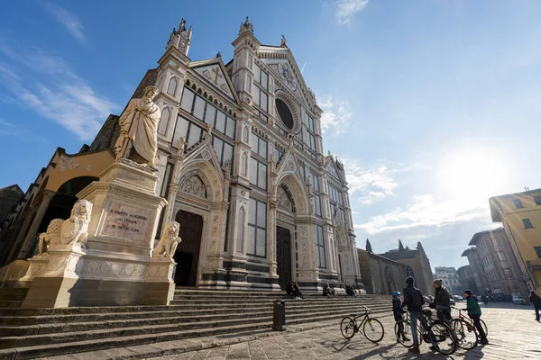 Флоренция Италия Январь 2022 Памятник Данте Алигьери Перед Церковью Санта — стоковое фото