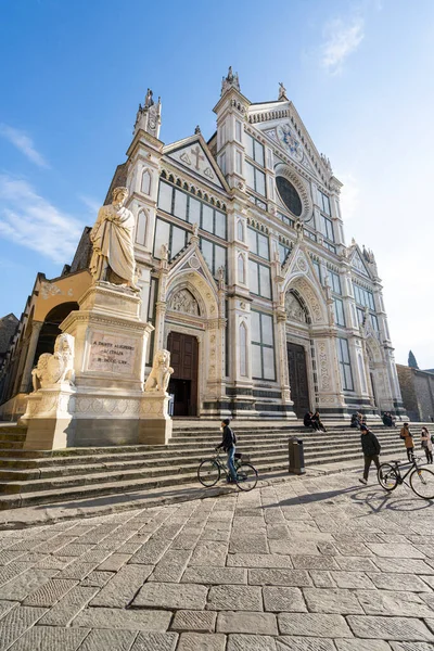 Florens Italien Januari 2022 Statyn Dante Alighieri Framför Kyrkan Santa — Stockfoto