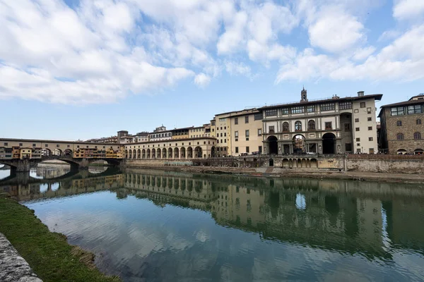 Florence Italië Januari 2022 Panoramisch Uitzicht Ponte Vecchio Brug Rivier — Stockfoto