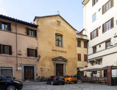 Floransa, İtalya. Ocak 2022 'de şehir merkezindeki Evanjelik Kilisenin dış görünüşü