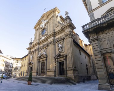 Floransa, İtalya. Ocak 2022 Santi Michele e Gaetano 'nun şehir merkezindeki kilisenin dış görünüşü