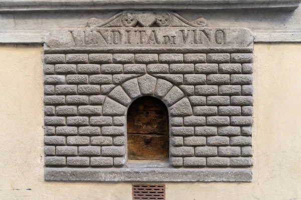 Florencja Włochy Styczeń 2022 Starożytna Luka Sprzedaż Wina Ścianie Budynku — Zdjęcie stockowe