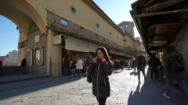 Флоренция Италия Январь 2022 Вид Туристов Гуляющих Среди Магазинов Понте — стоковое видео