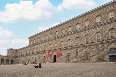 Floransa, İtalya. Ocak 2022. Pitti Sarayı. Rönesans kraliyet sarayındaki galeriler, İtalyan ve Avrupalı ustaların geniş sanat koleksiyonlarına ev sahipliği yapıyor..