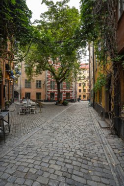 Stockholm, İsveç. Eylül 2019. Gamla Stan adasındatarihi şehir merkezinin karakteristik sokaklarıbir görünüm