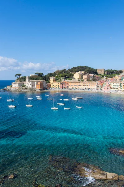 İtalya, Sestri Levante 'deki Baia del Silenzio' nun panoramik görüntüsü